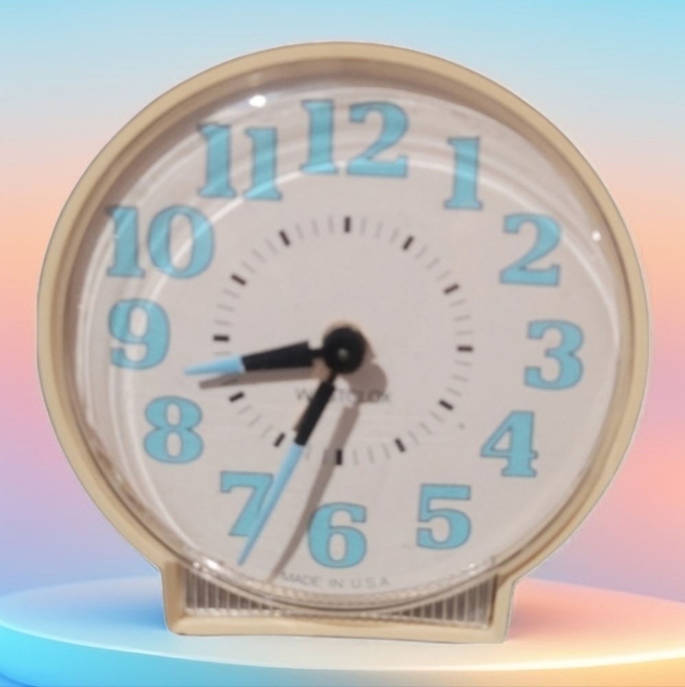 Westclox MCM Cream and Blue Glow in The Dark Wind‎ Up Travel Alarm Clock